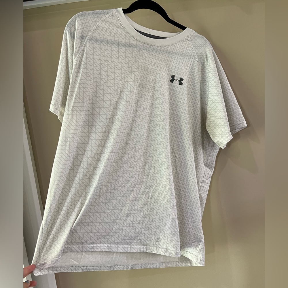 Under Armour Men’s shirt, size Large. Lightly worn